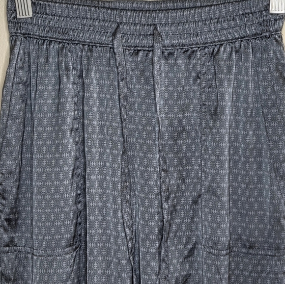 Hollister | Gray Print Silky Joggers Size Small - Picture 2 of 5